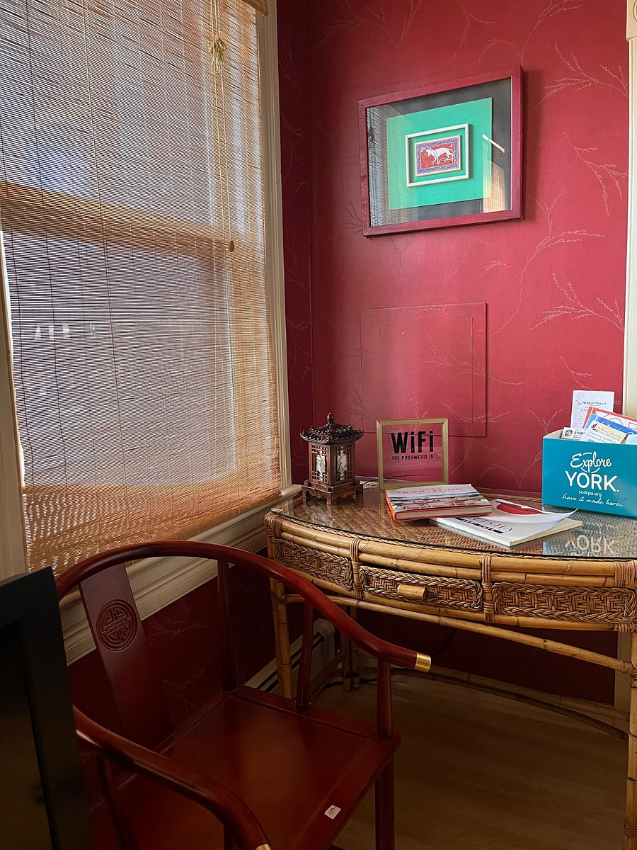 Living room w desk