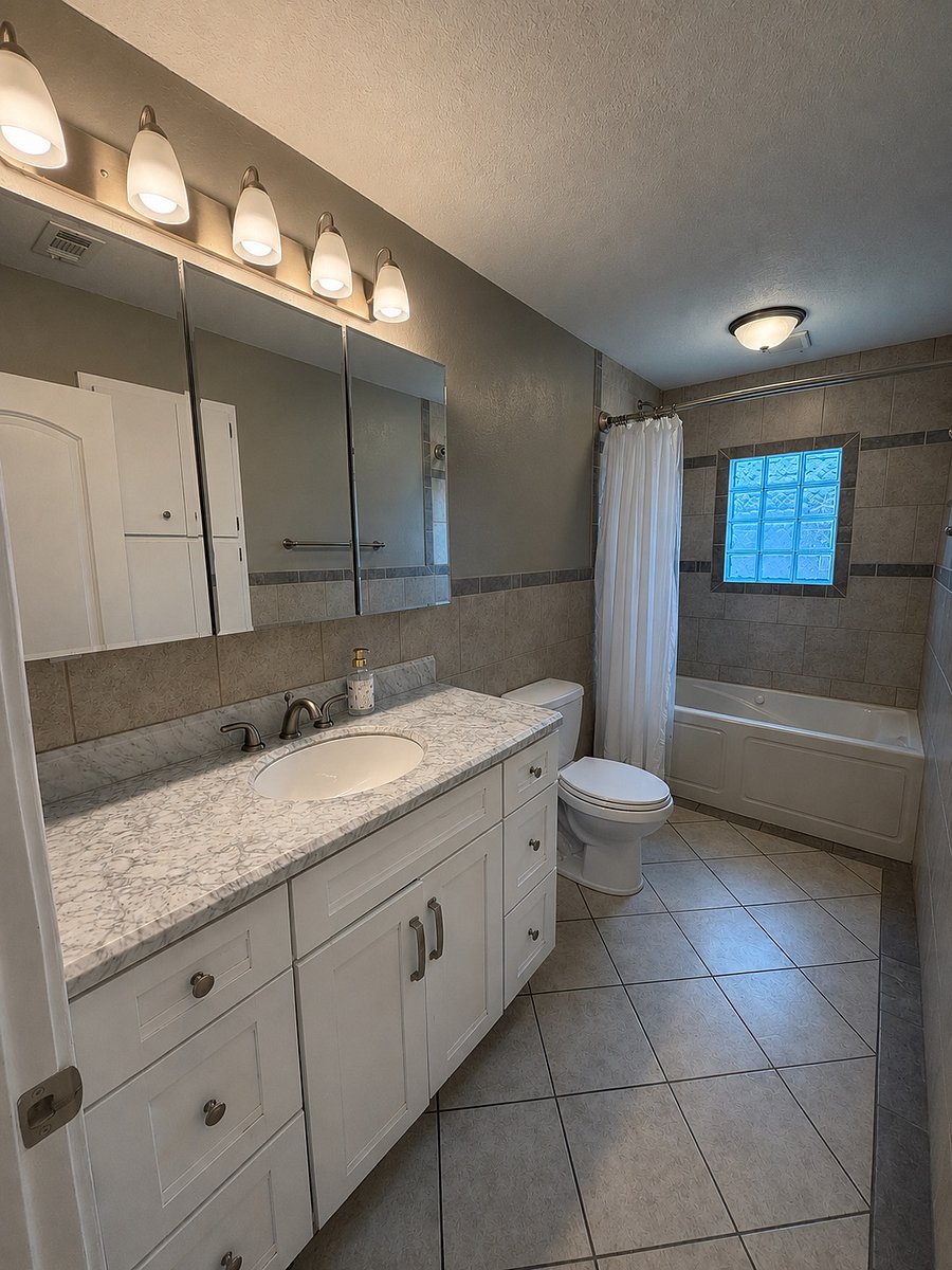 Bathroom between bedroom #1 and #2