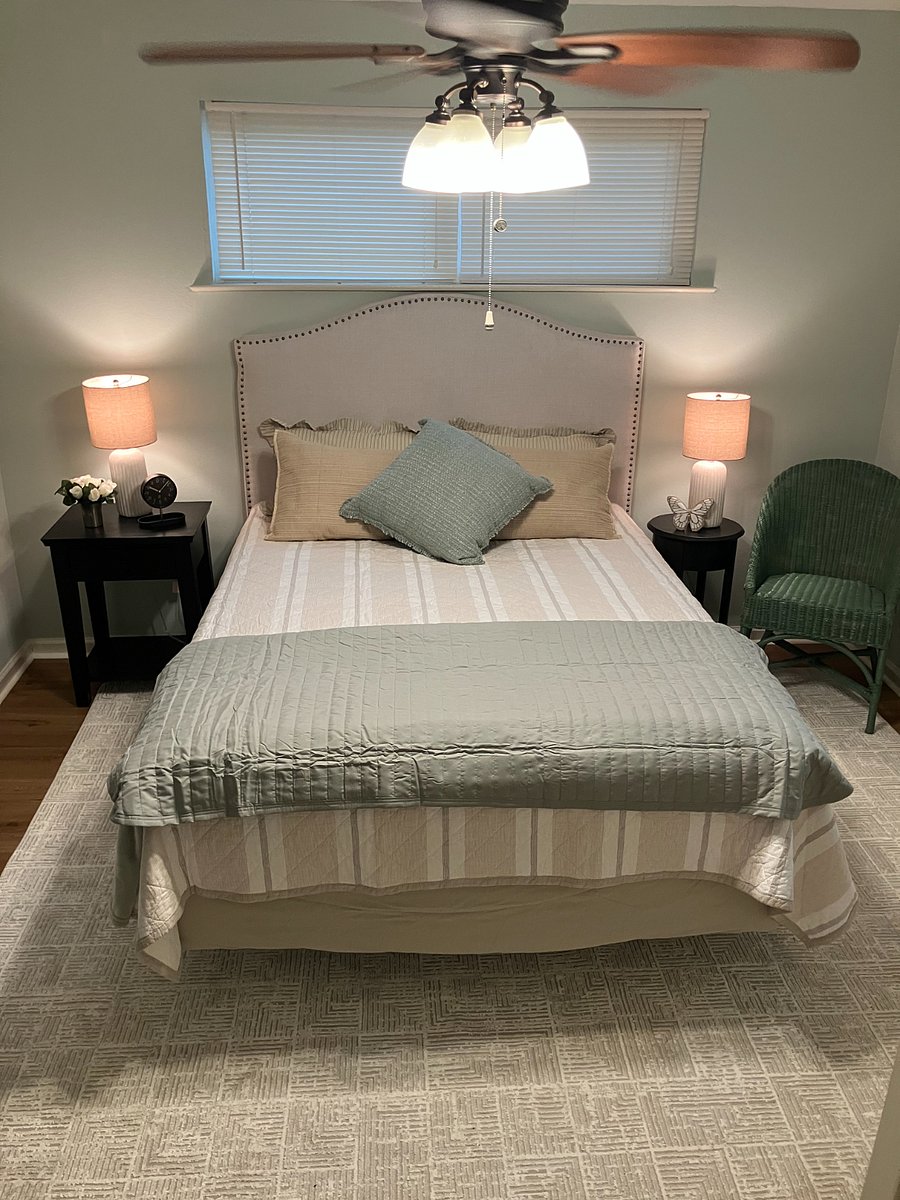 Cozy bedroom with queen sized bed.