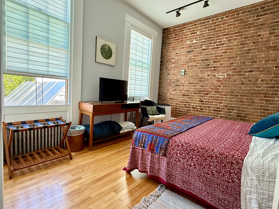 comfortable king bed with full closet and smartTV