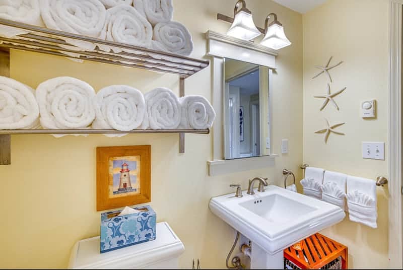 Upstairs full bath