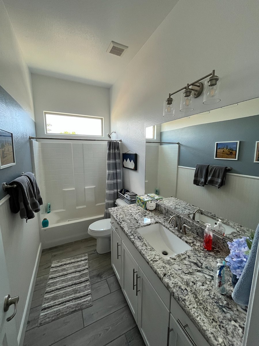 Bath between front bedroom and children's room
