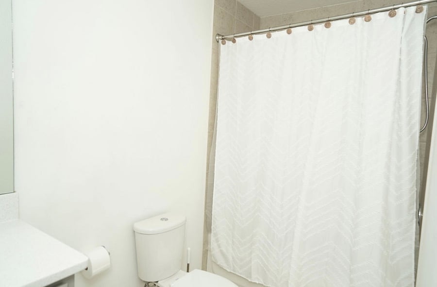 King Bedroom 2 Ensuite Bathroom