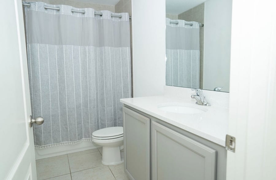 King Bedroom 1 Ensuite Bathroom
