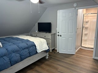 Room 4- Private bathroom