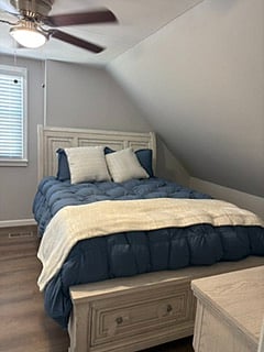Room 4- Queen bed- Private bathroom