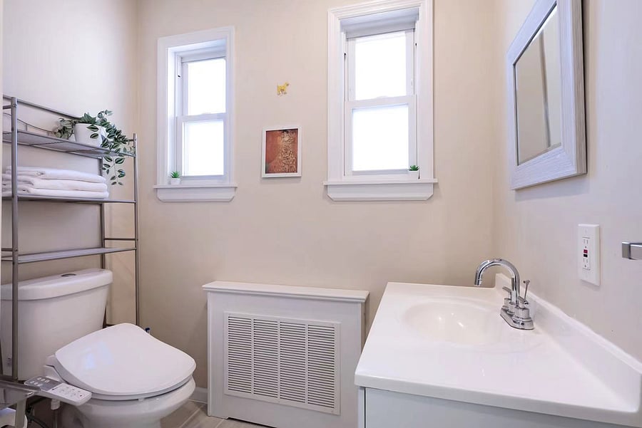 Well-maintained bathroom for a fresh and very comfortable stay!
