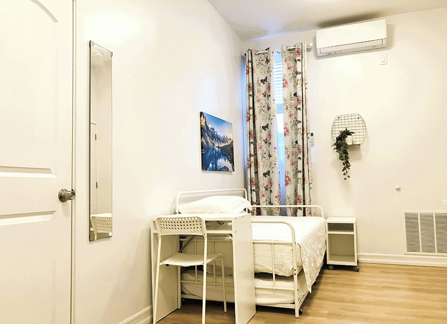 Fresh and Clean Linen and Pillows