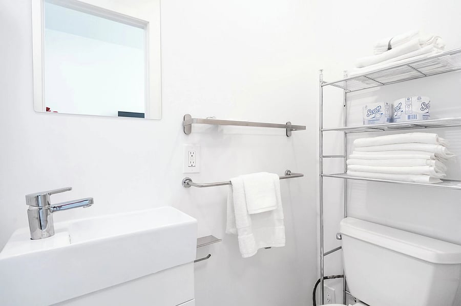 Well-maintained Bathroom!