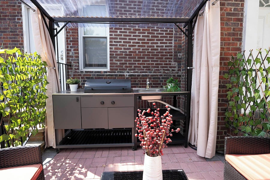 Access to Beautiful Enclosed Patio with Outdoor Kitchen