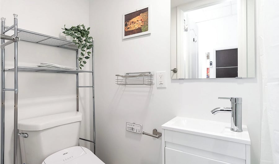 Well-maintained bathroom for your comfort!