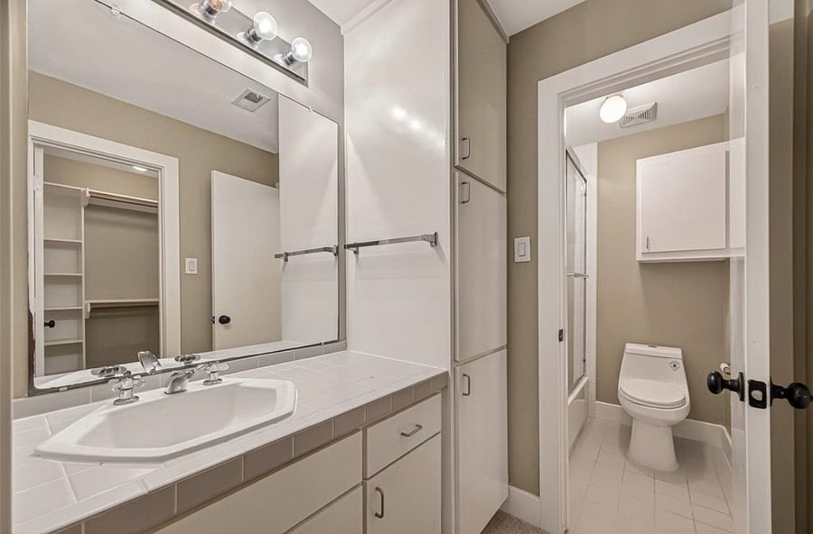 Private Vanity + door to Toilet