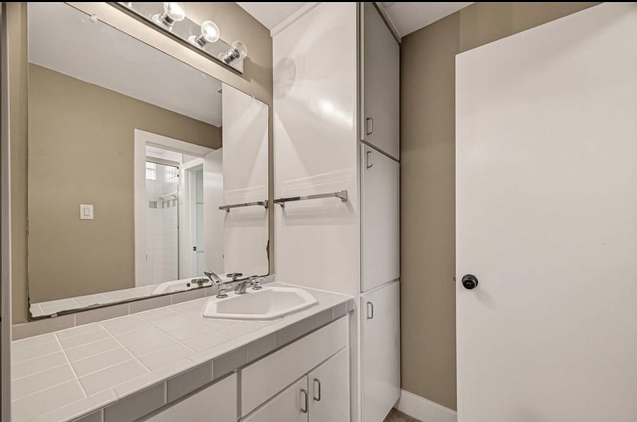 Bedroom 2 - private vanity
