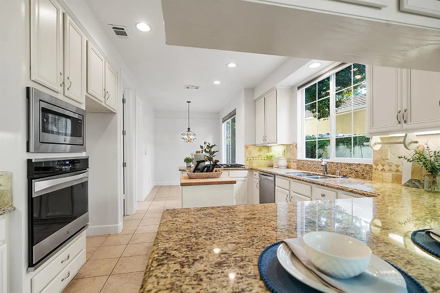 Furnished Finder property 1022653_1 photo 3