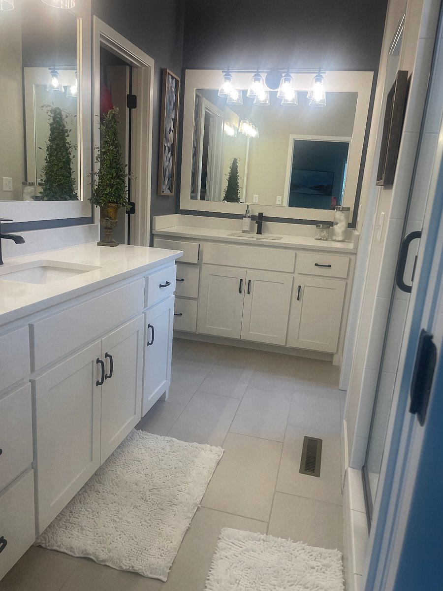 Primary Bath w/Walk-In Closet