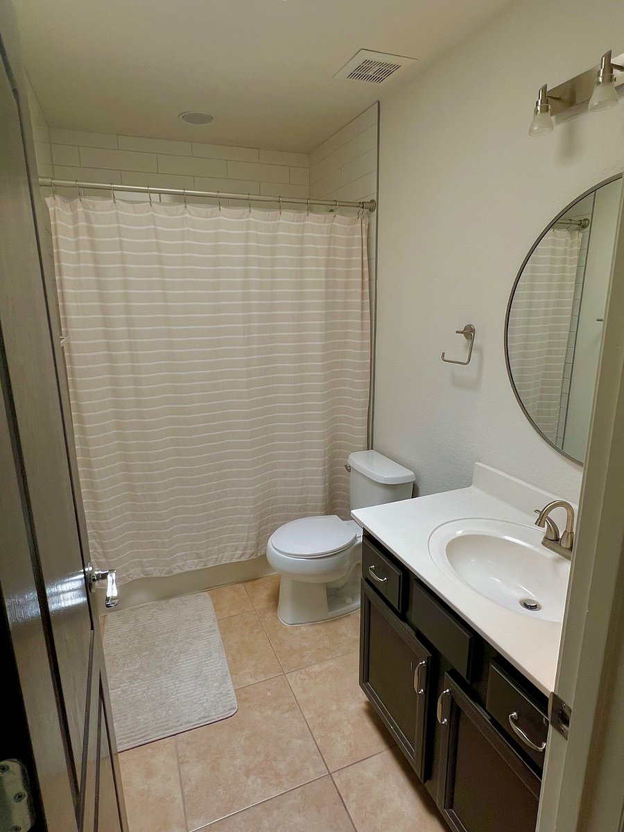 Upstairs guest bathroom