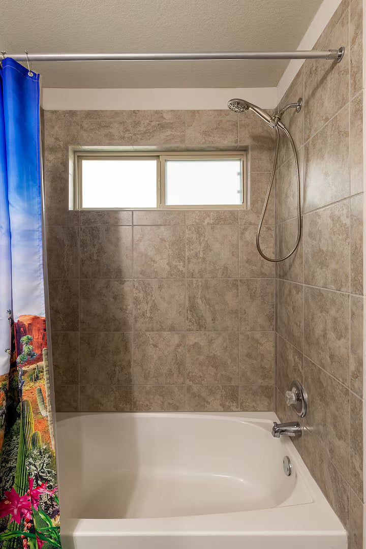 Shower and bathtub in the middle bathroom