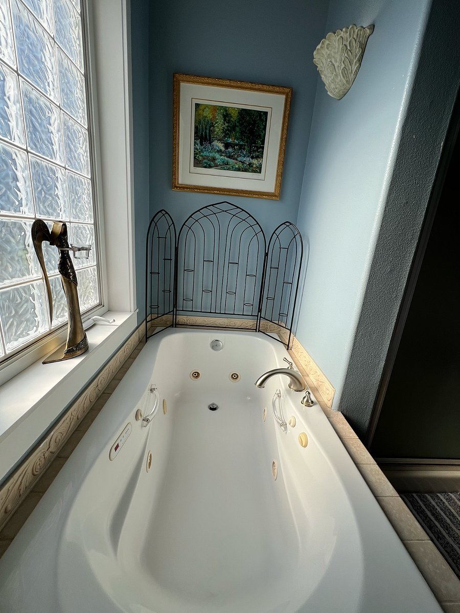 The jets don't work at the moment but it's still a lovely space to soak.