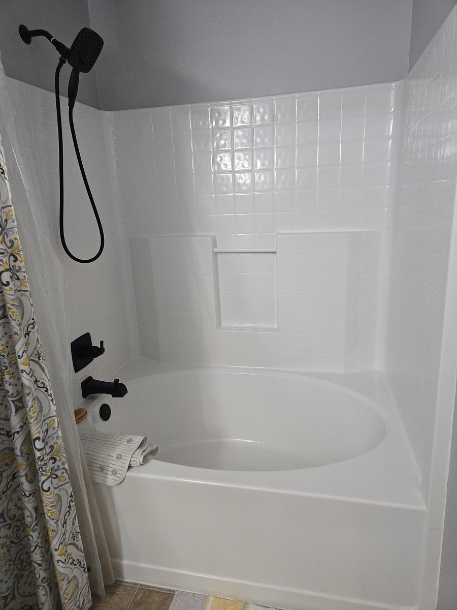Jack-n-Jill Bath (2 of 2)
