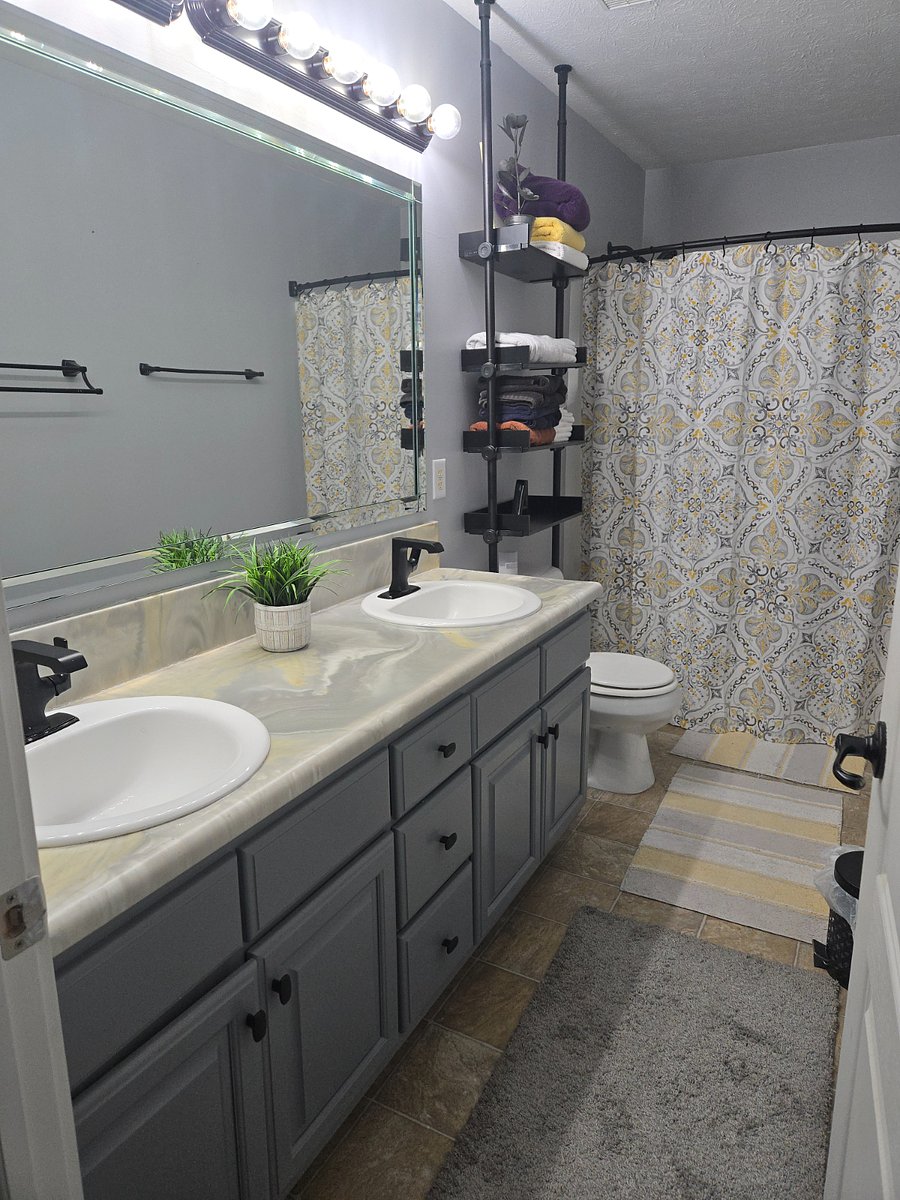 Jack-n-Jill Bath (1 of 2)