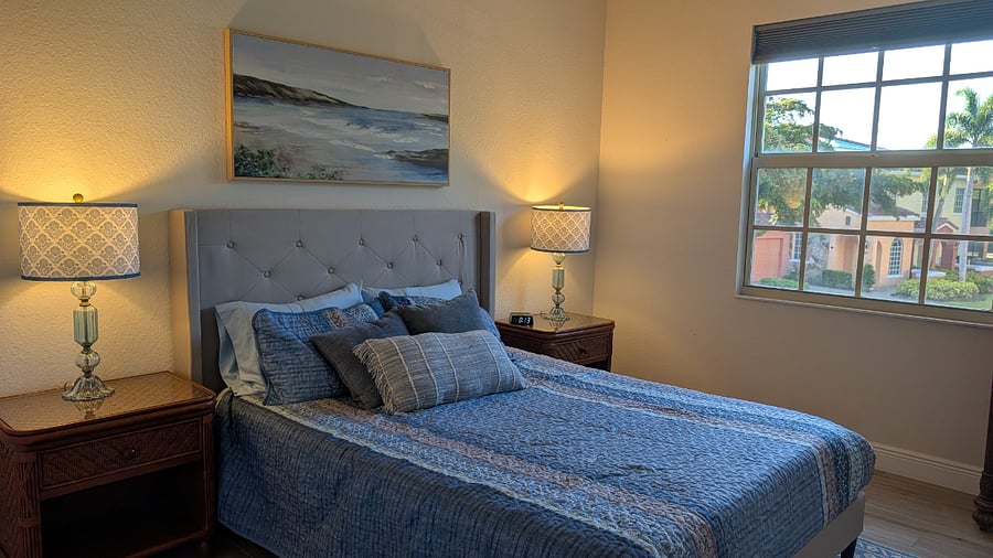 Guest bedroom with queen bed