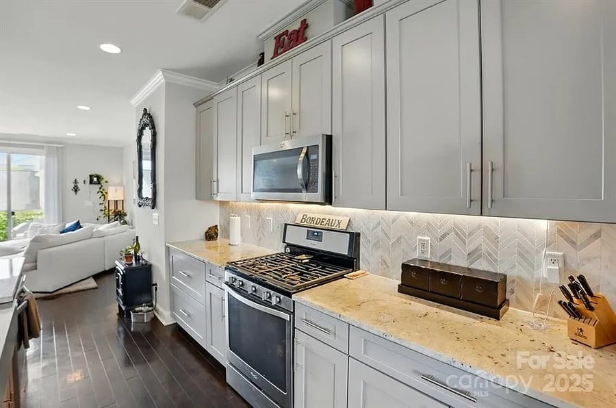 Furnished Finder property 1022910_1 photo 3