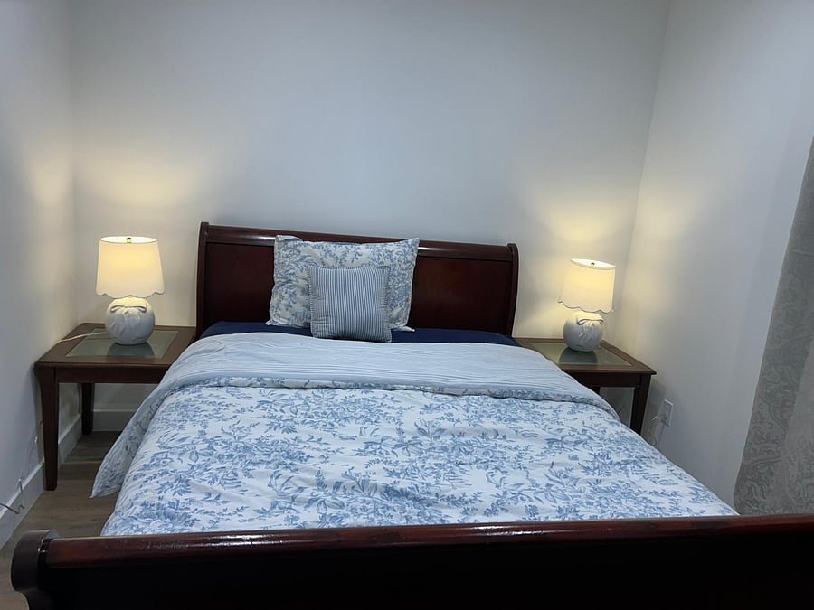 Bedroom Queen Bed
