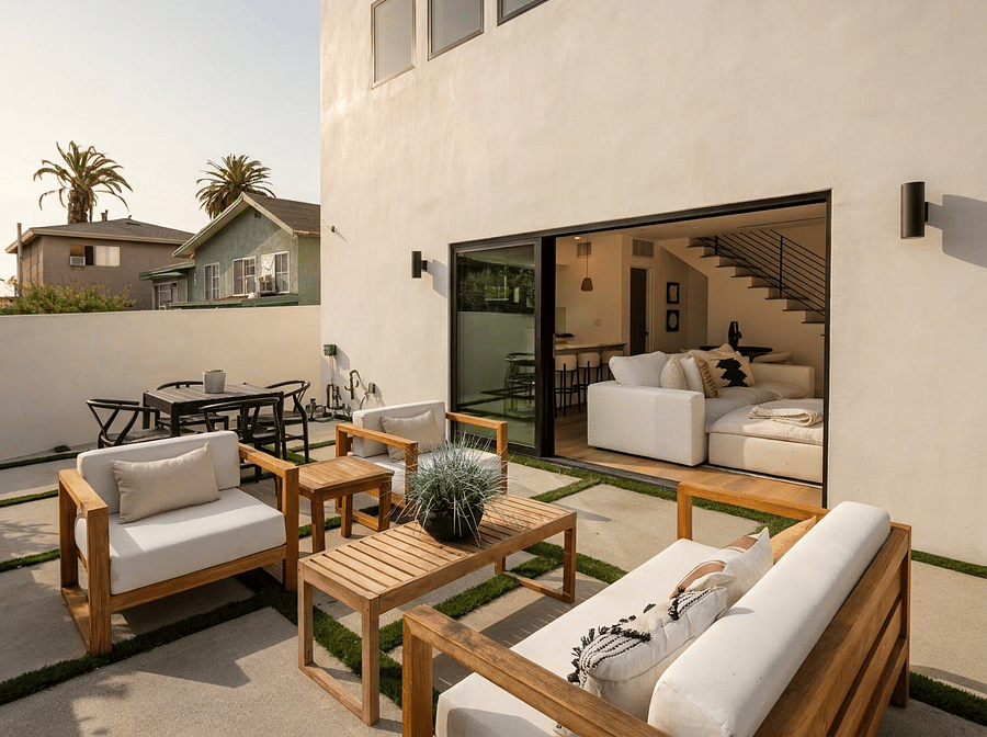 
* Please note: The outdoor dining table shown in the listing photos is currently not available. 