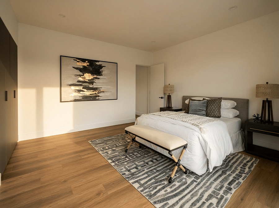 All bedrooms feature private en-suite bathrooms.