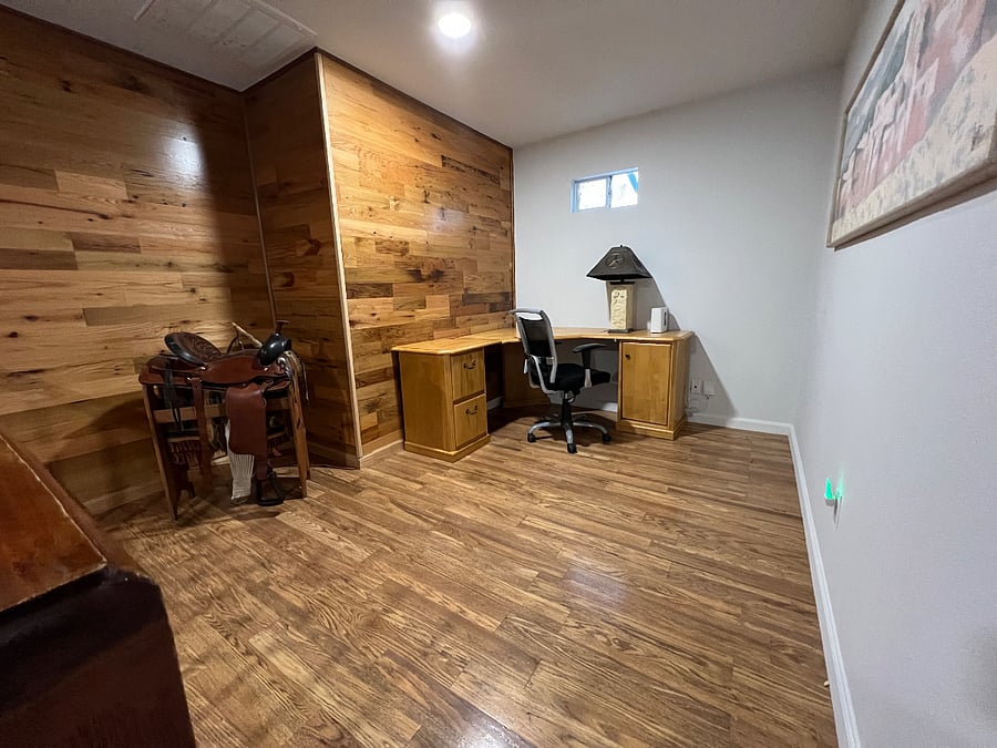 Desk (Office Area-internet & wifi included)
