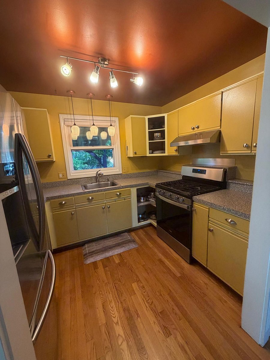 Kitchen - right view to better show appliances