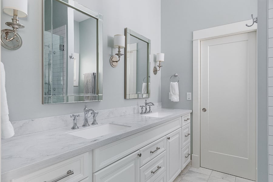 En Suite Bath Plus Walk In Closet