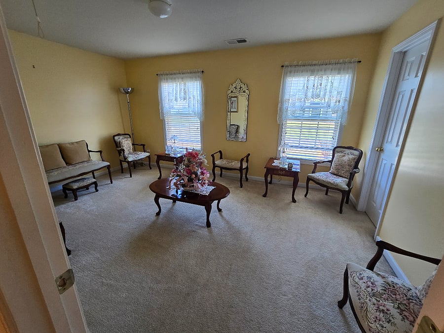 Shared Common Areas: Sitting Room 1