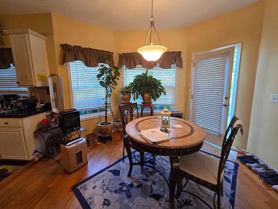 Shared Common Areas: Breakfast Nook