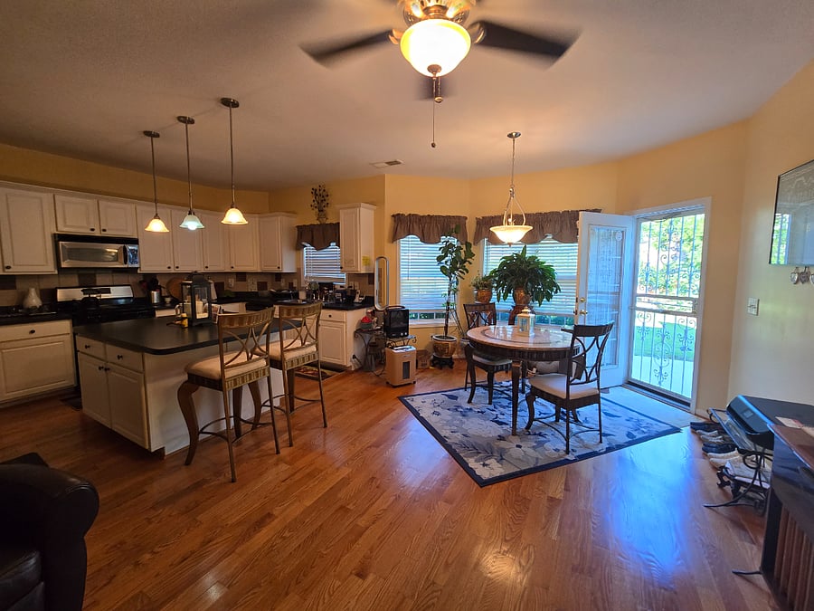 Shared Common Areas: Kitchen and Breakfast Nook 1
