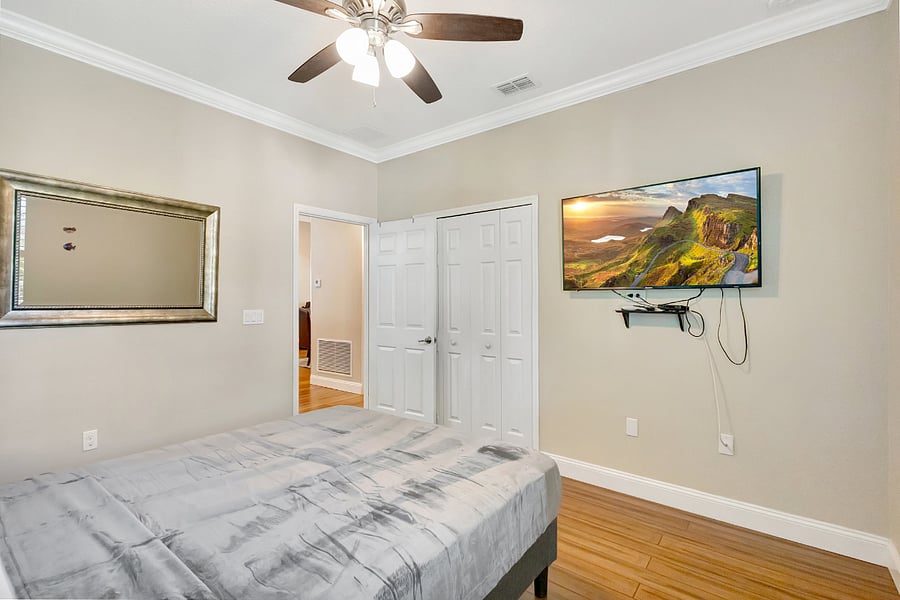 bedroom 3 queen bed