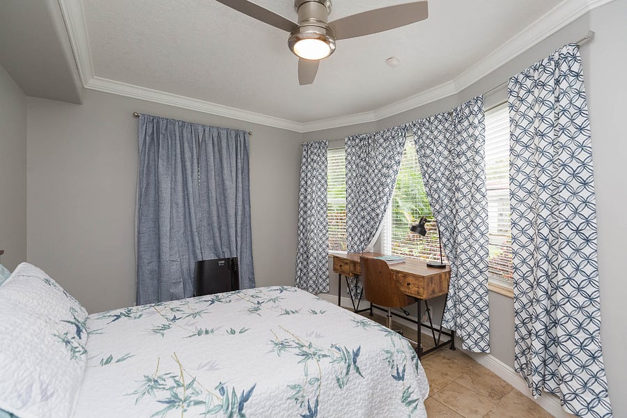 bedroom/ office space