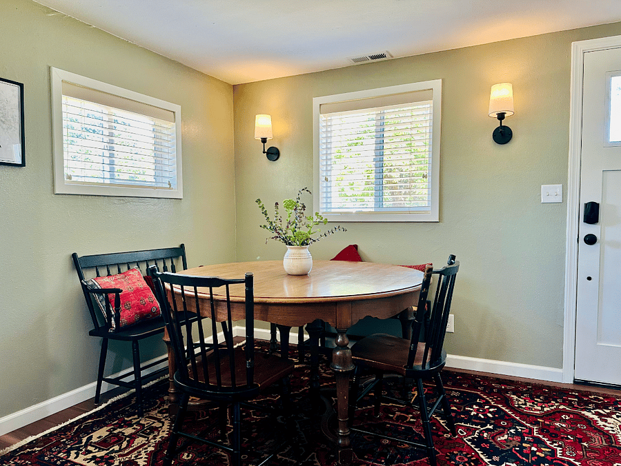 Dining room seats four 