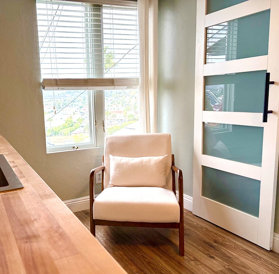 New comfy chair, just added.