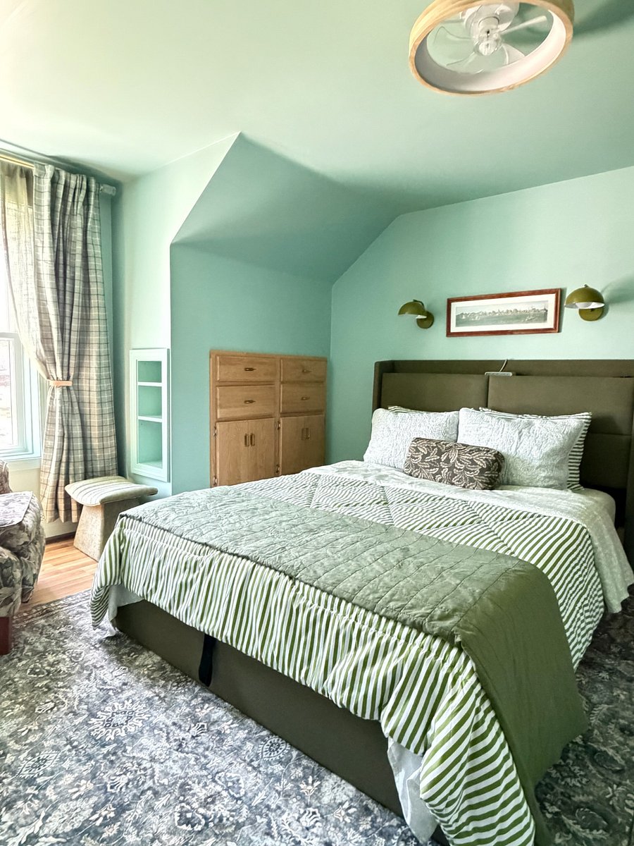 2nd Floor Green Bedroom - Queen Bed