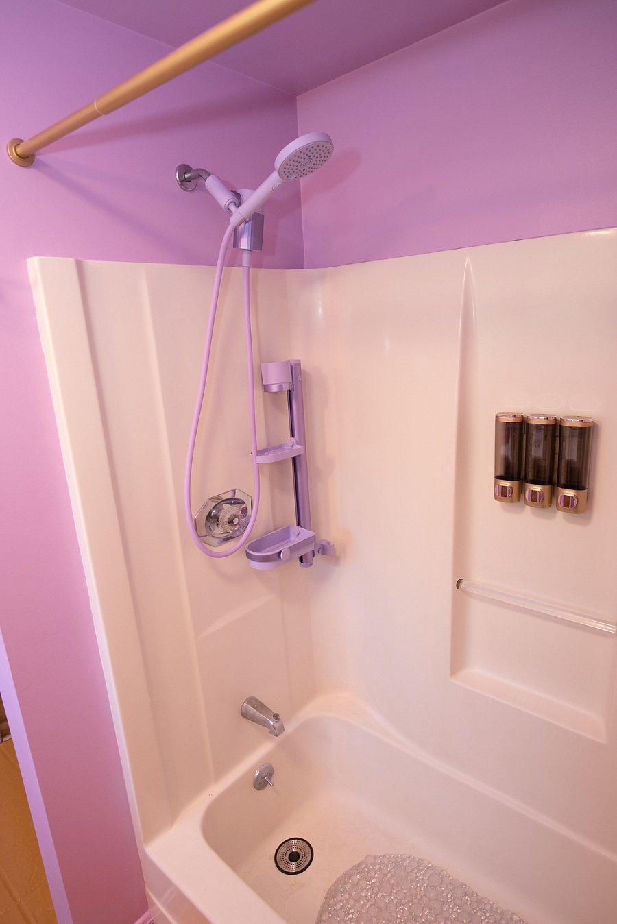 2nd Floor Full Bathroom - Tub/Shower Combo
