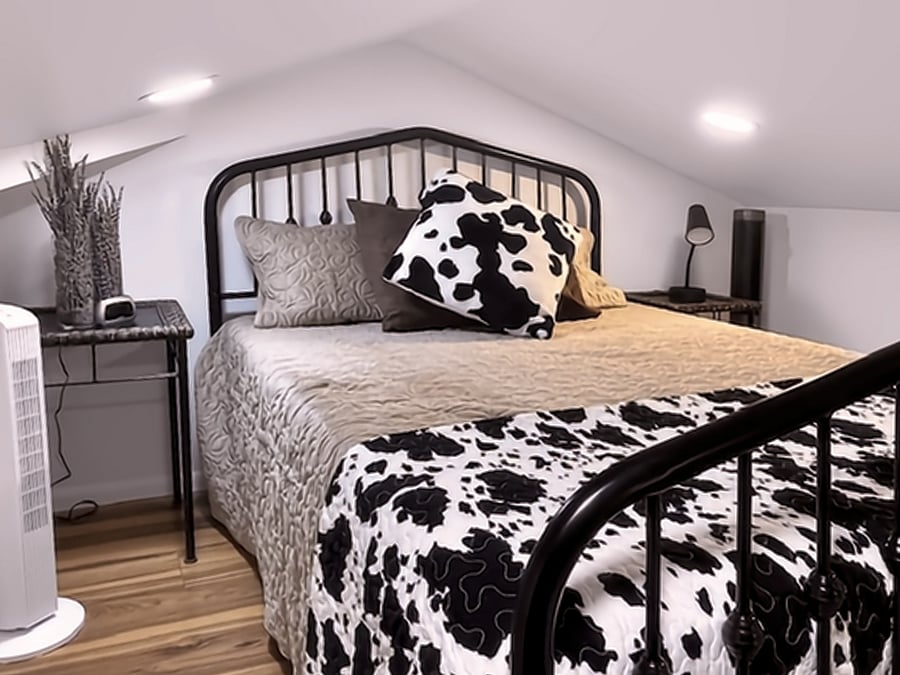 Fans allow the excellent air conditioning to circulate into the loft, keeping you comfortably cool even in New Mexico's hottest summers.