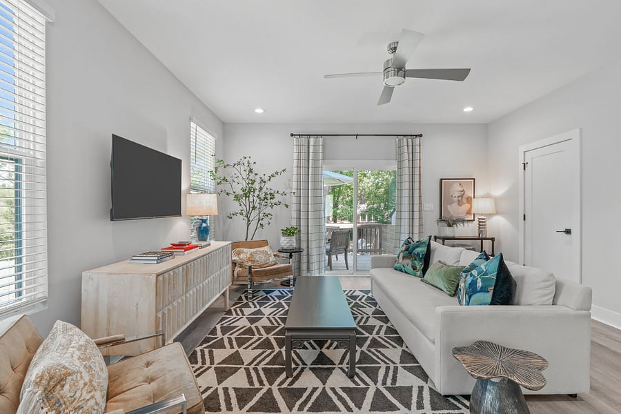 Family Room + SmartTV.
