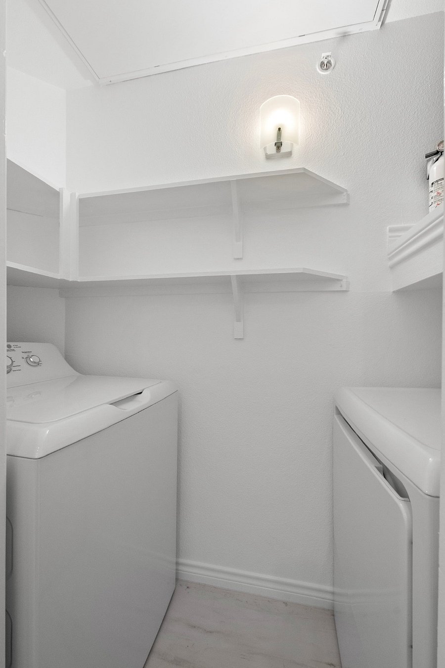 Full size GE washer and dryer in unit