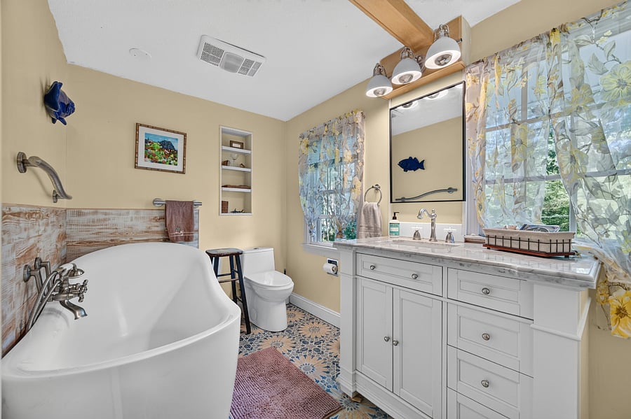 72x35" insulated soaking tub with a view!