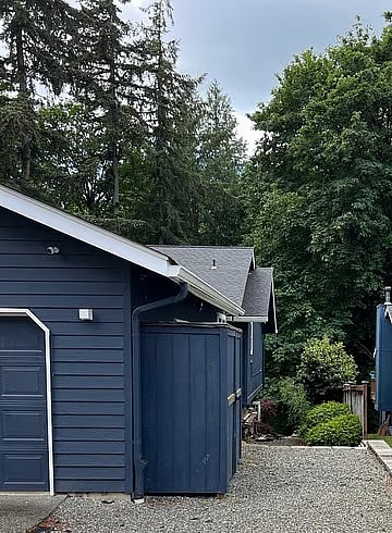 Private walkway to the apartment, off-street parking