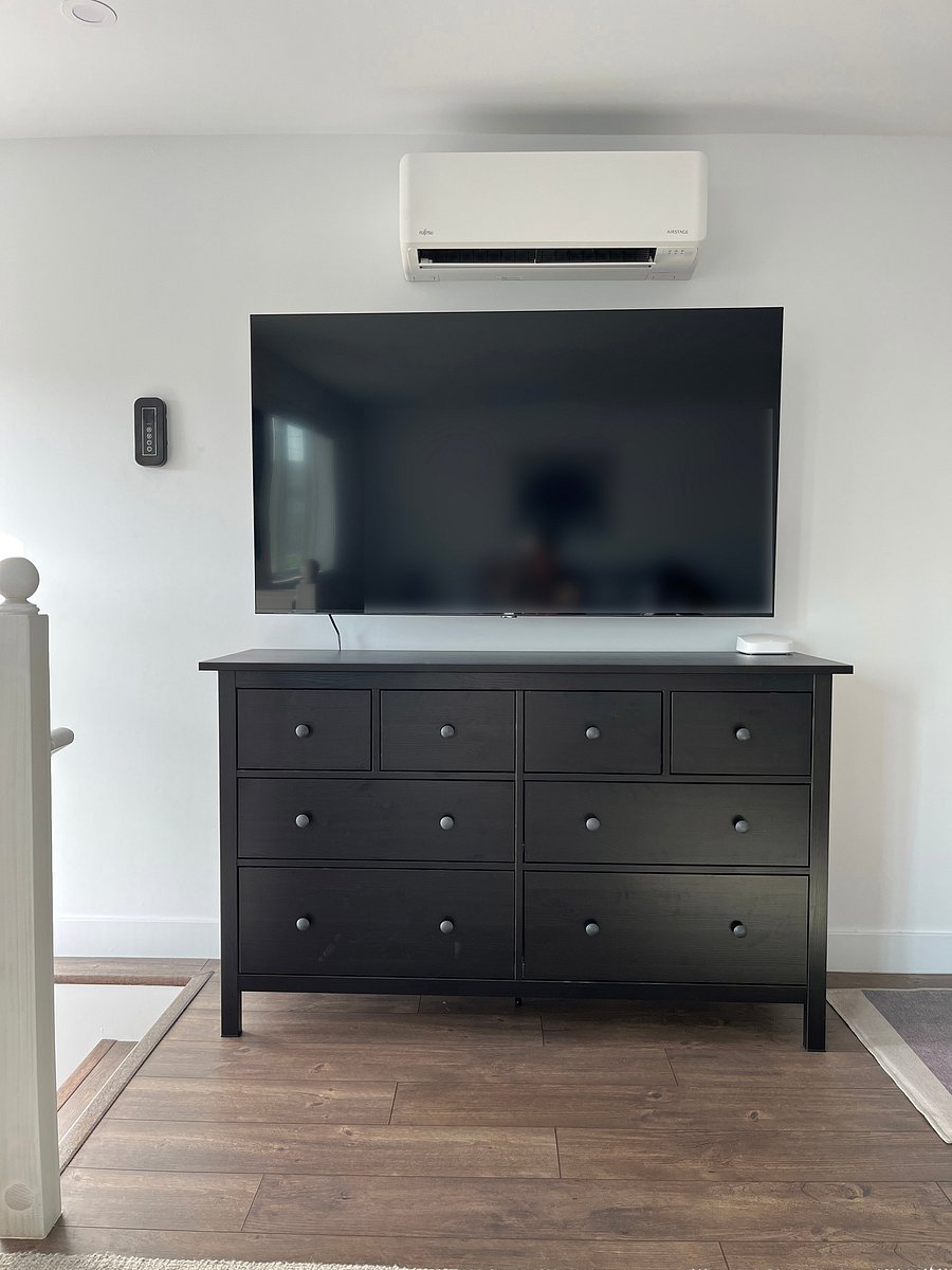 Huge 65" Roku TV QLED / Mini-LED, 4K UHD