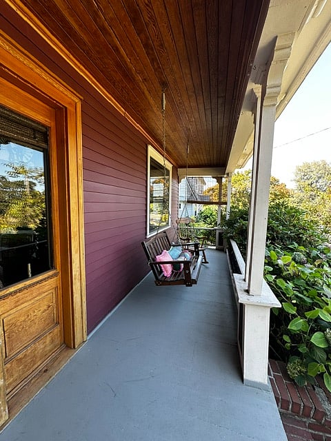 Front porch swing