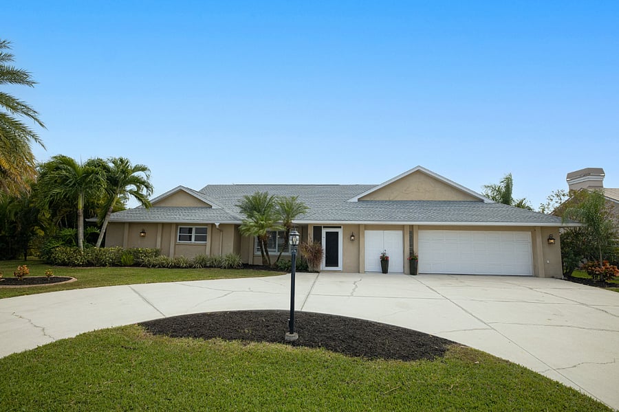 Circular Driveway and 2 Car Garage/Workshop