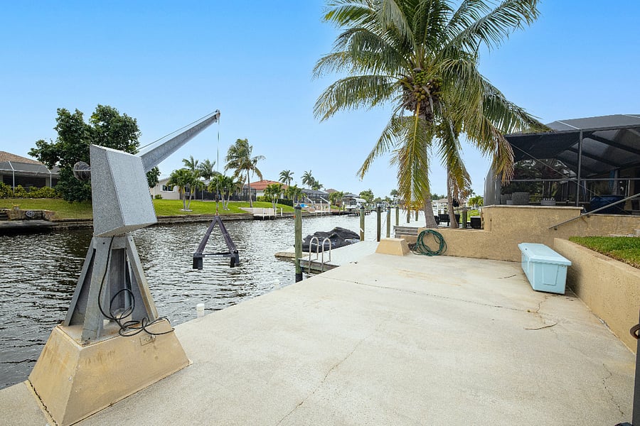 Dock 2 with Hoist